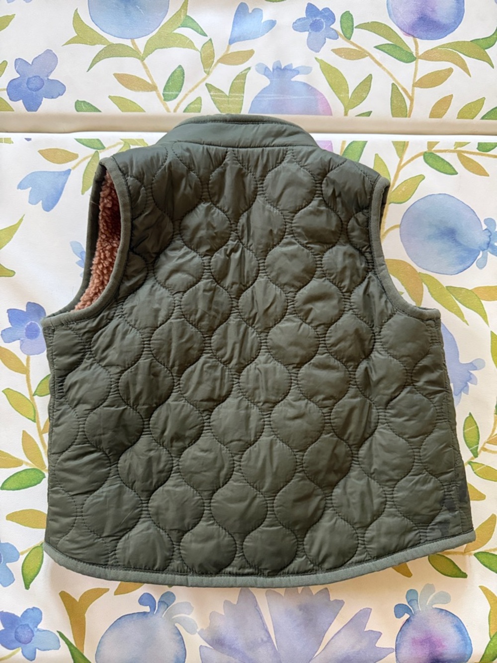 3/$25 GAP Olive Green Quilted Vest with Brown Sherpa Interior - Picture 3 of 3